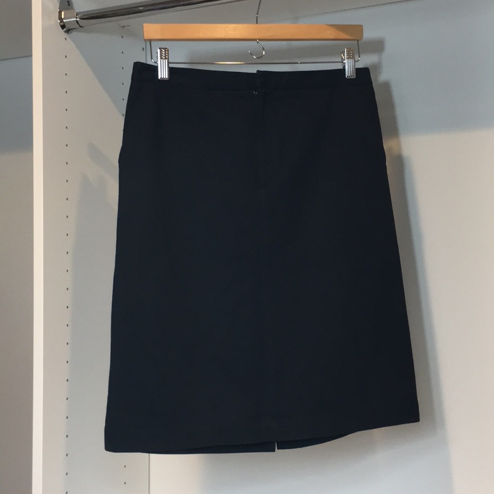 GAP Black Skirt w/ Front and Back Pockets, Size 8